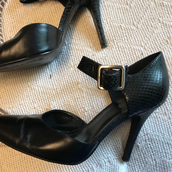 Black Leather Pumps with Buckle - size Euro 39 (US 8) - Picture 8 of 10